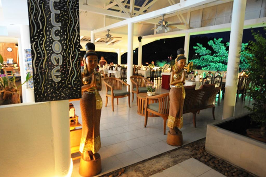 Karon Cliff Contemporary Boutique Bungalows Hotel Restaurant photo