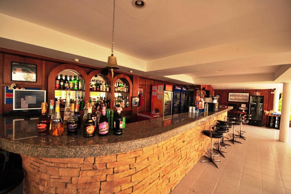 Karon Cliff Contemporary Boutique Bungalows Hotel Restaurant photo