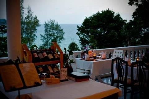 Karon Cliff Contemporary Boutique Bungalows Hotel Restaurant photo