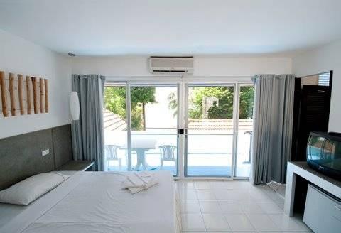 Karon Cliff Contemporary Boutique Bungalows Hotel Room photo