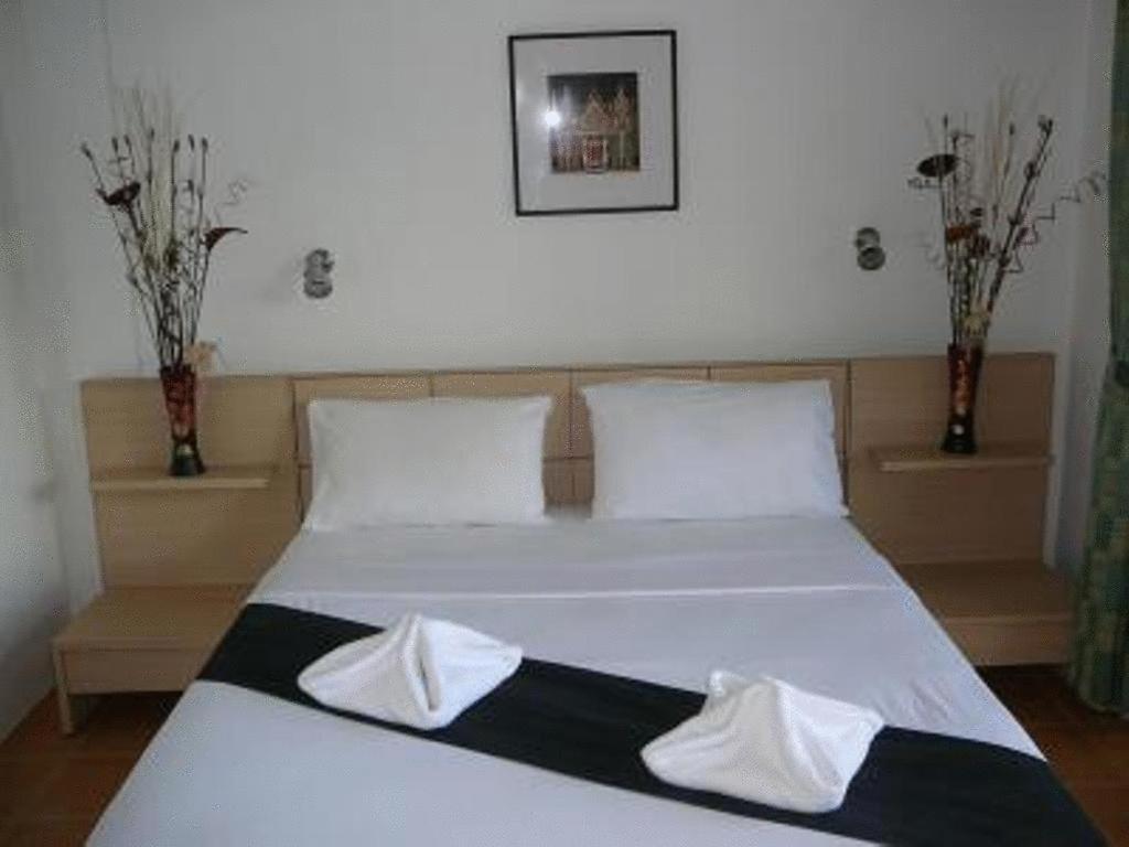 Karon Cliff Contemporary Boutique Bungalows Hotel Room photo